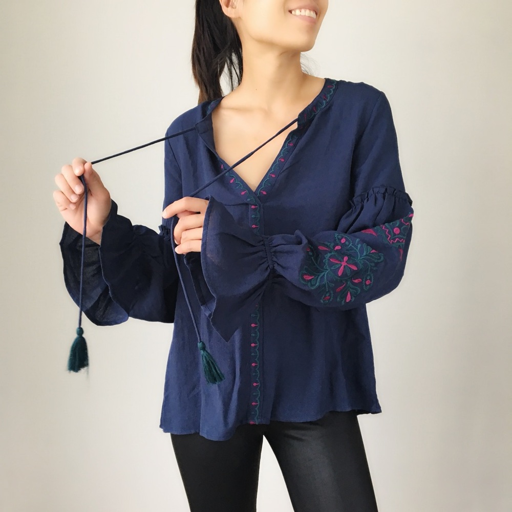 Embroidered Bohemian luxe peasant top || - Picture 2 of 8